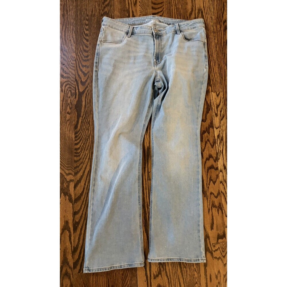 Old Navy Wow Boot-Cut Jeans Womens Size 16 Light Wash Mid-Rise Stretch Denim
